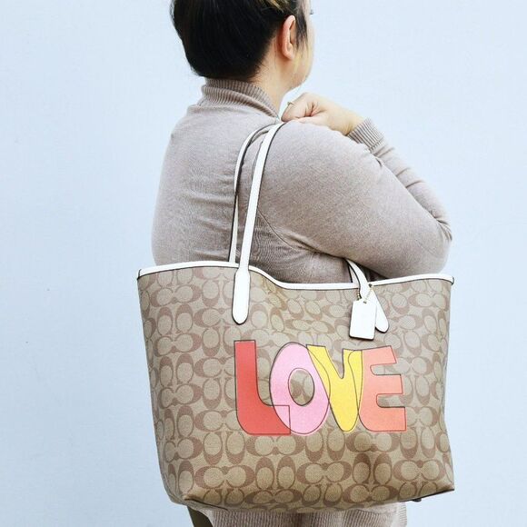 NWT COACH City Tote In Signature Canvas With LOVE Print Khaki Chalk 2810 - Picture 1 of 12